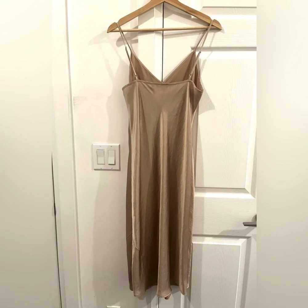 Wilfred Silky Satin Party Slip Midi Dress in Beautiful beige / champagne
Size M - Picture 4 of 7